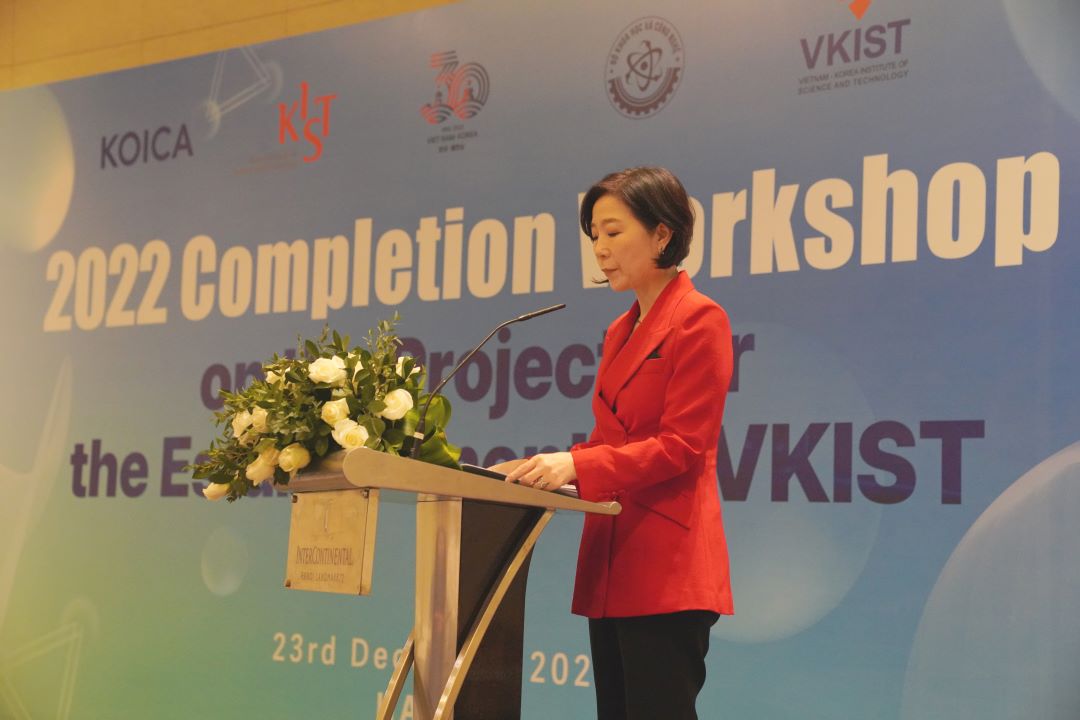 Bà Oh Young-Ju, Đại sứ đặc mệnh toàn quyền Đại Hàn Dân Quốc tại Việt Nam phát biểu tại Lễ tổng kết