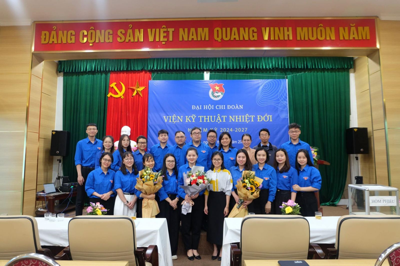 Đại hội chụp ảnh lưu niệm