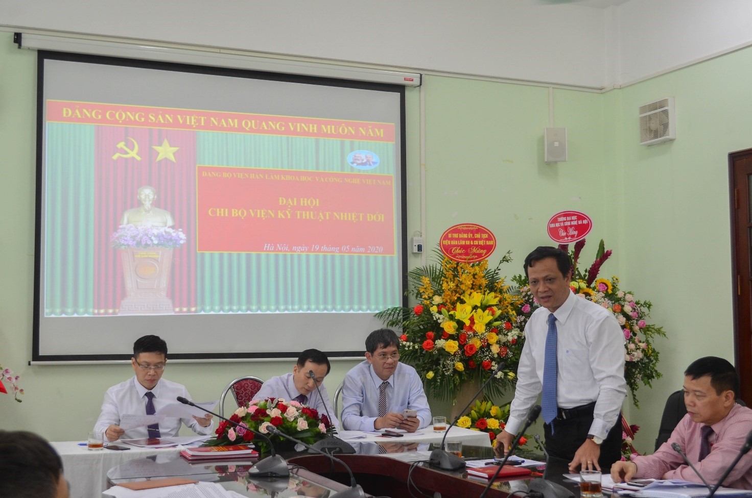 Đồng chí Phan Ngọc Minh - Phó Chủ tịch Viện Hàn lâm Khoa học và Công nghệ Việt Nam, ủy viên Ban Thường vụ Đảng ủy Viện Hàn lâm KHCNVN phát biểu chỉ đạo tại Đại hội