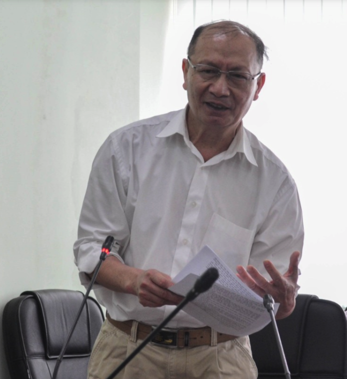 Đồng chí Lê Xuân Hiền, Huy hiệu 40 năm tuổi Đảng, nguyên Viện trưởng Viện Kỹ thuật nhiệt đới phát biểup/ý kiến đóng góp cho bản báo cáo chính trị
