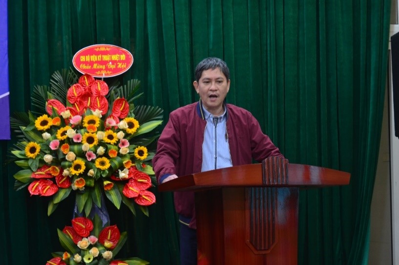 Đồng chí Lê Bá Thắng – Chủ tịch Công đoàn Viện Kỹ thuật nhiệt đới phát biểu tại Đại hội